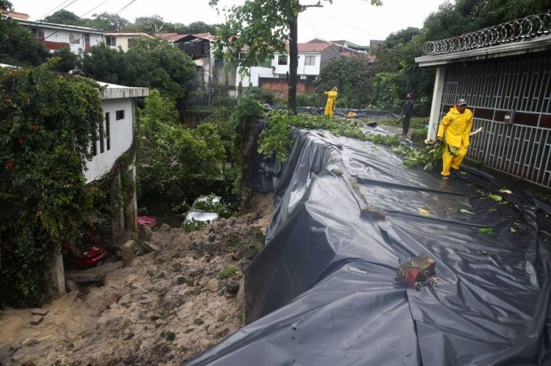 25 killed by storm Julia in Central America as it approaches Mexico